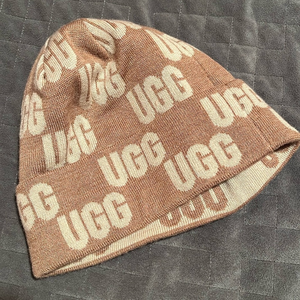 Women's Ugg hat